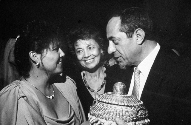 New York State Governor Mario Cuomo and Akwesasne museum director Donna Cole at awards ceremony, 1988. Photographer unknown.