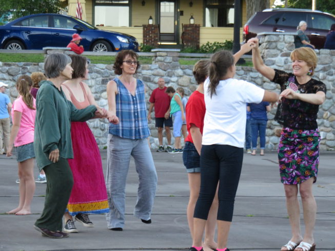 The square dance has expanded to include tourists, vacationers, and children camps, 2012.